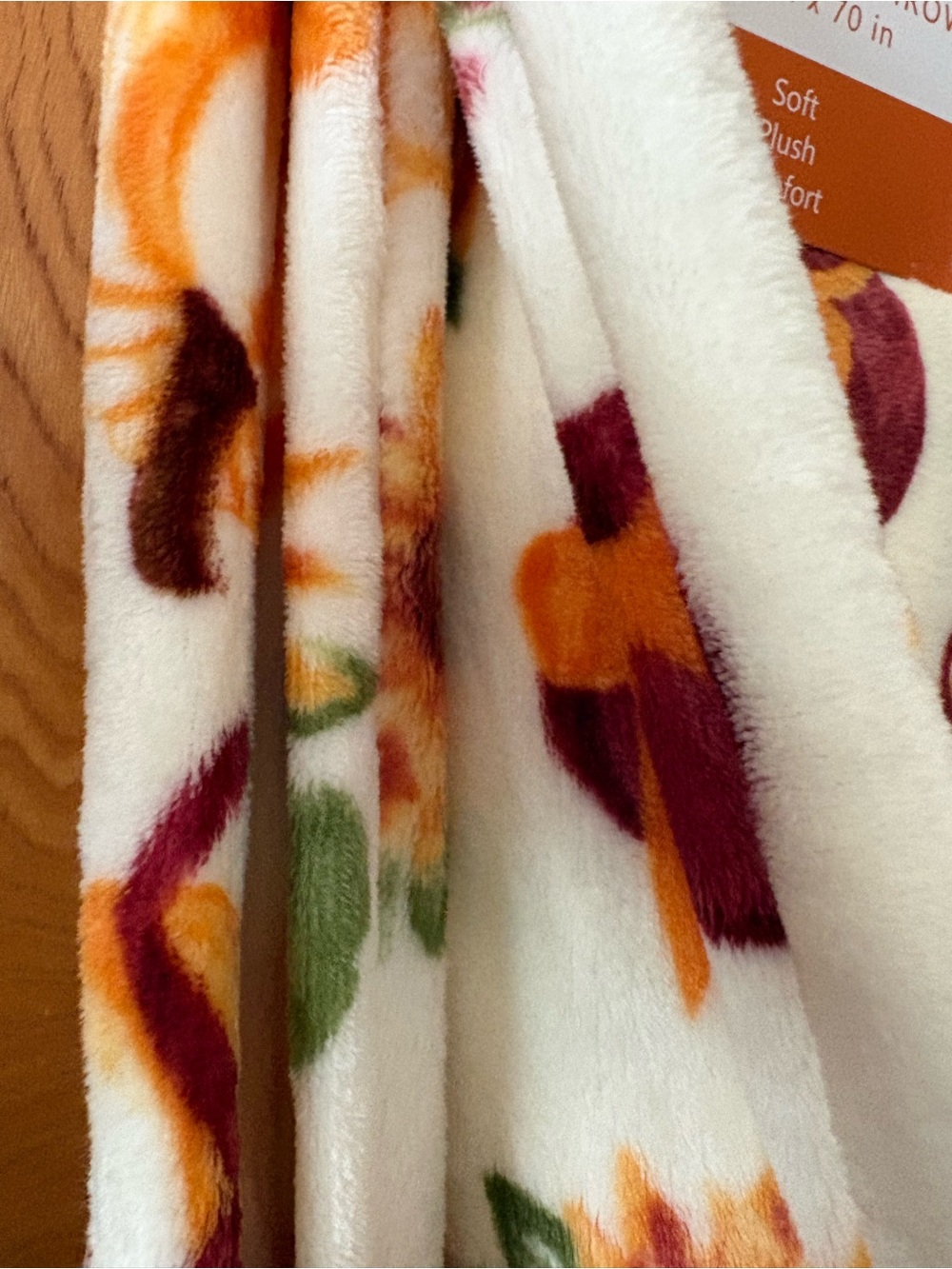 Harvest Collection Fall/Autumn Cream Pumpkin & Sunflower Decorative Throw - Picture 4 of 6